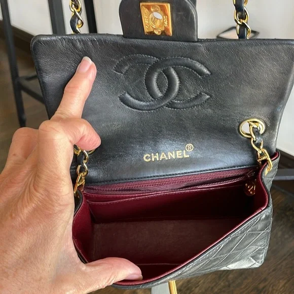 🥂🌟HOST PICK🥂🌟Absolutely Stunning Vintage Lambskin Chanel Crossbody Bag - Picture 12 of 15